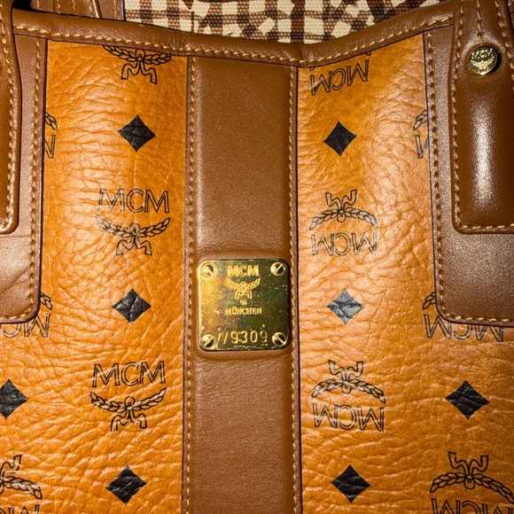 MCM Liz Reversible Visetos Tote Bag - Picture 5 of 17